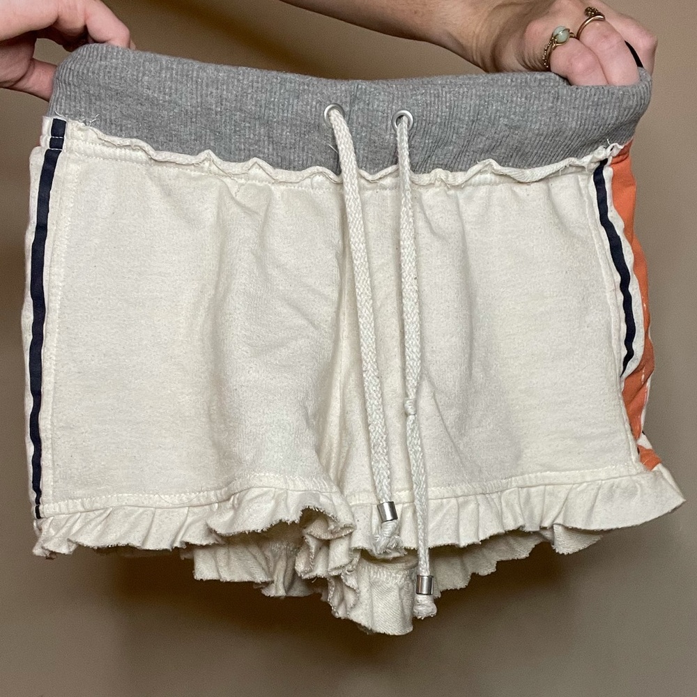 Super cute ruffled shorts